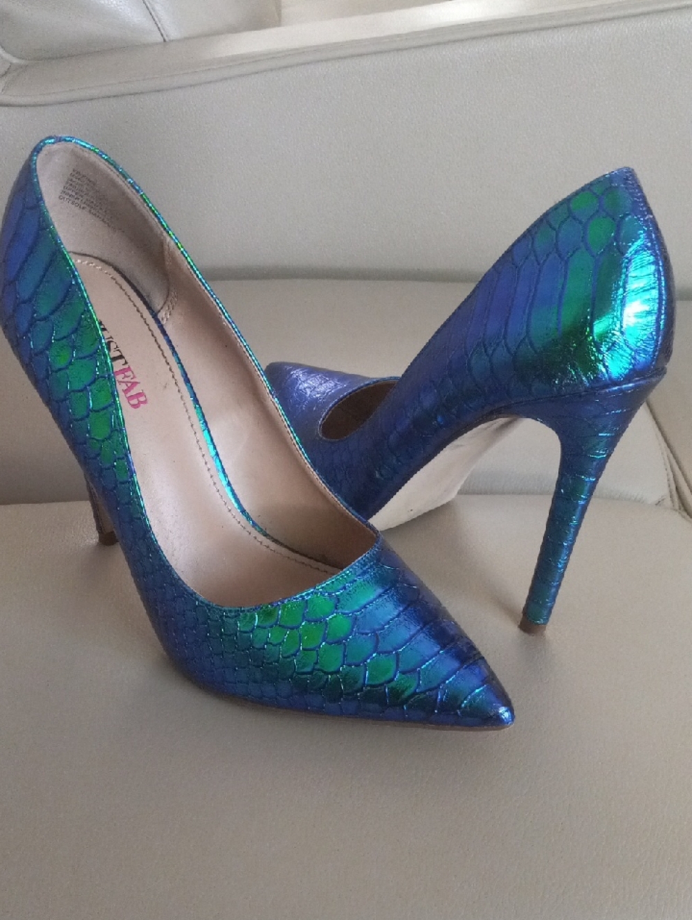 JustFab Vivienne Iridescent Blue-Green Mermaid Scale Pointed Toe Stilettos Sz 8 - Picture 4 of 13
